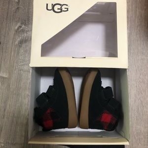 Ugg boots- 6-12 month size 2/3 never worn